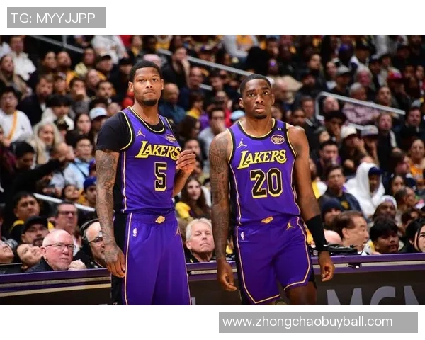 老詹在湖人战术体系中的定位分析与角色转变探讨