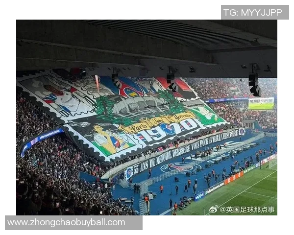 巴黎圣日耳曼主场TIFO致敬十年前巴黎恐袭遇难者的深情纪念